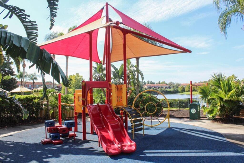 Campo de férias *private Pool* Disney10min - Magical Mickey Themed *